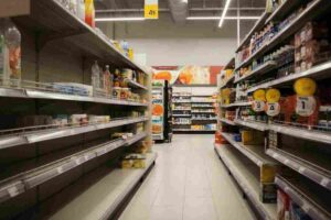 Scaffali vuoti supermercato