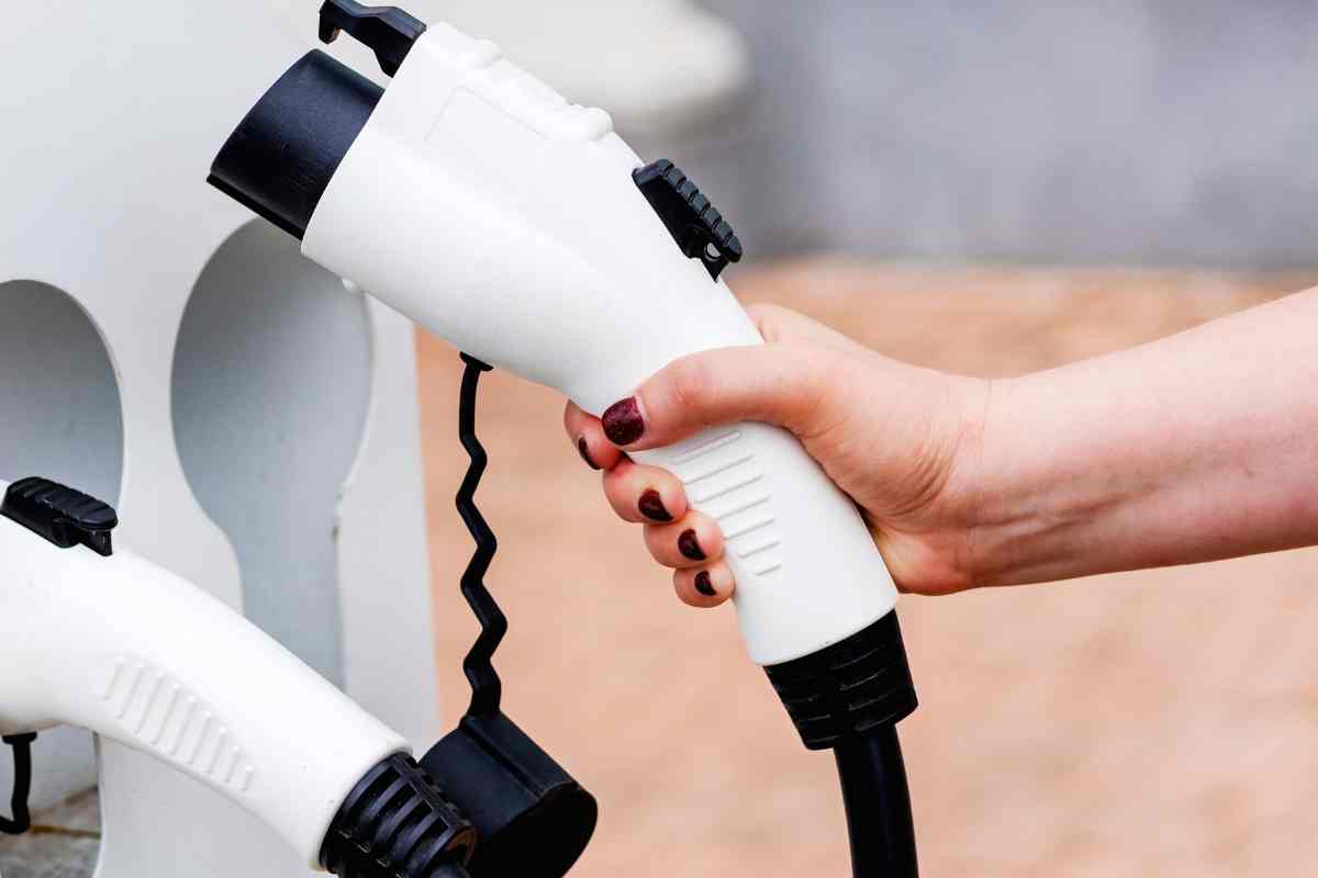 Colonnine elettriche, parte oggi il bonus per privati e condomini, tutti i dettagli