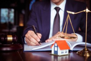 Fisco, possono portarmi via la casa in cui abito in caso di debiti?