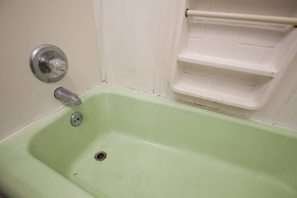 Vasca da bagno più che ingiallita, non è mai troppo tardi