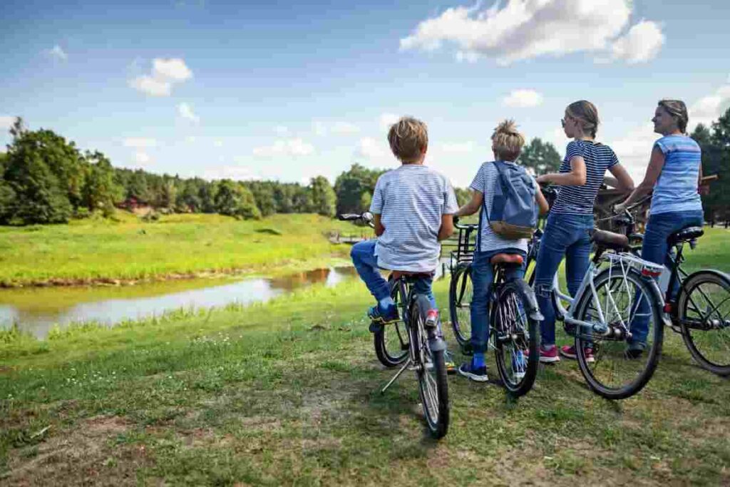 Viaggi in biciletta, aumentano i turisti green, i dettagli e le novità